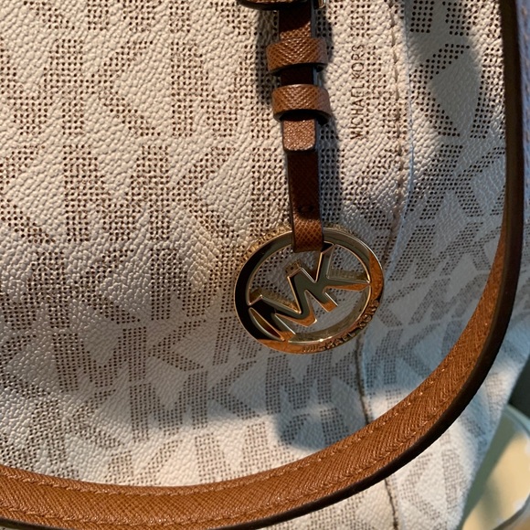 ⭐️MICHAEL KORS SIGNATURE JET SET TOTE BAG⭐️ - Picture 4 of 9